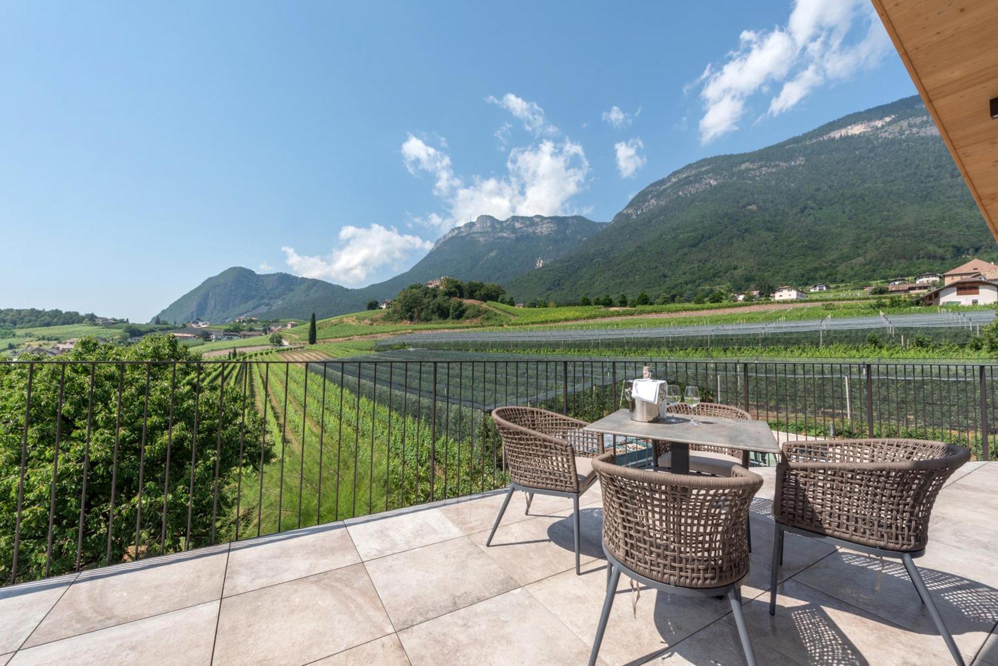 Villa Montis Exclusive Holiday Apartments In Eppan With Spectacular Views Of Dolomites And Bolzano Area Eppan an der Weinstraße Buitenkant foto